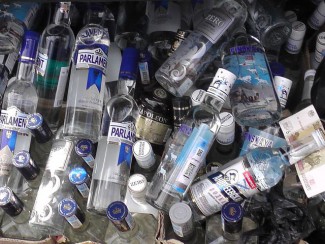 Пензенские полицейские изъяли из магазина более 100 бутылок фальсифицированного алкоголя